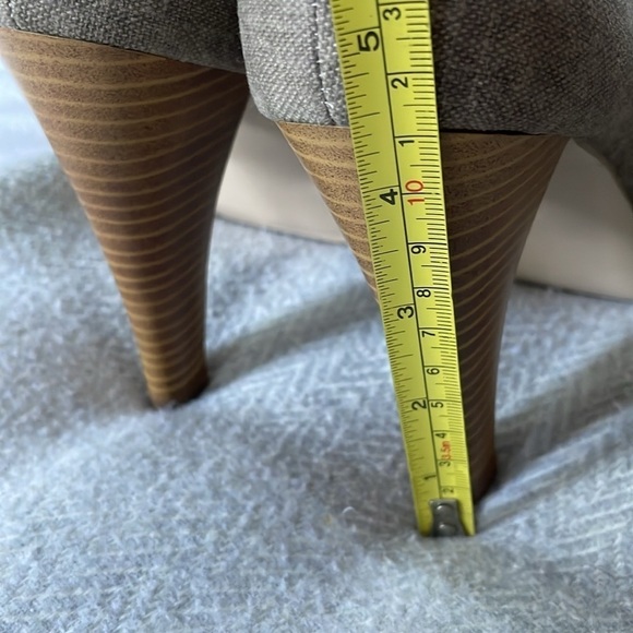 NWOT | GOSSIP |Textured Fabric Upper| Twisted Knot Peep Toe|Platform Heel|Size 6 - Picture 12 of 13